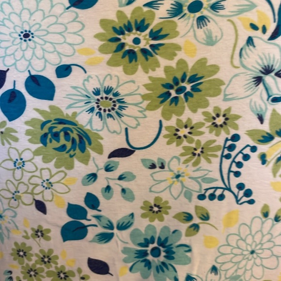 Walmart- Sleeveless top V-Neck in Green/Blue Flowered design. Plus size 1X. - Picture 5 of 6